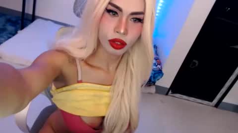 Snapshot of angelic_face_808 chatting on 06-06-26, 11:20 DIVINE ANGEL online show from 06-06-26, 11:20