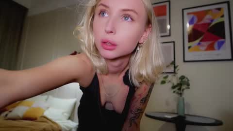 Snapshot of angelic_lovers_ chatting on 10-04-25, 05:11 Gabby online show from 10-04-25, 05:11
