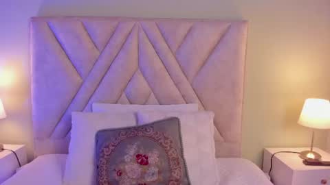 Snapshot of angelica_cross chatting on 07-23-26, 06:39 Angelica Cross online show from 07-23-26, 06:39