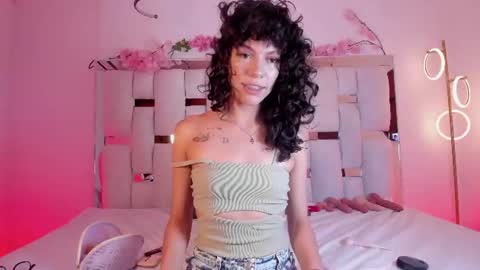 Snapshot of angelicahills_ chatting on 06-08-26, 03:01 angelcia online show from 06-08-26, 03:01