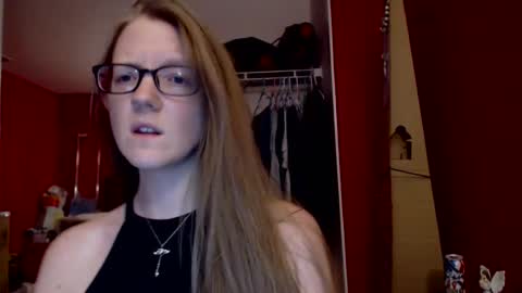 Snapshot of angelicangel3 chatting on 02-19-25, 02:01 AngelicAngel online show from 02-19-25, 02:01