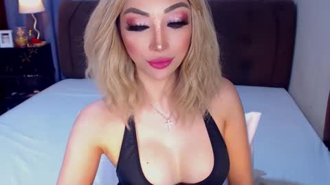 Snapshot of angelicqueents chatting on 01-15-26, 07:02 MS. AMALIA online show from 01-15-26, 07:02