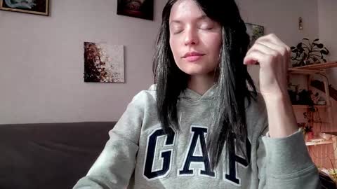 Snapshot of angelika_rouge chatting on 10-17-25, 06:49 Angelika Rouge online show from 10-17-25, 06:49