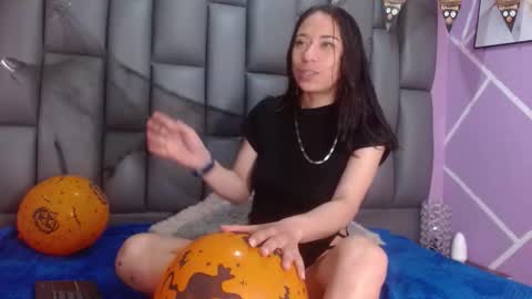 Snapshot of angelina_ny chatting on 10-14-25, 02:07 ANGELINA online show from 10-14-25, 02:07