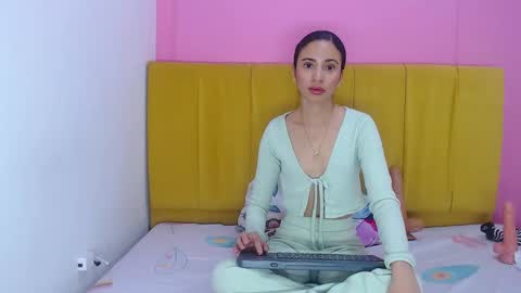 Snapshot of angelinabrookcm101 chatting on 12-09-24, 01:29 Angelina Brook online show from 12-09-24, 01:29