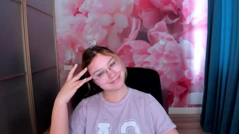 AngelinaLow online show from 03-06-26, 01:18