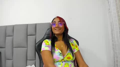 Snapshot of angelinamurphy chatting on 02-18-25, 02:05 AngelinaMurphy online show from 02-18-25, 02:05