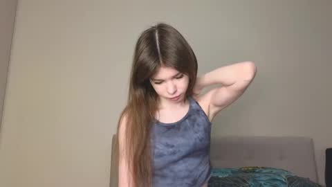 Snapshot of angelinejo chatting on 02-12-26, 03:01 Angel online show from 02-12-26, 03:01