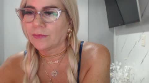 angelinna_12 online show from 06-25-26, 05:12