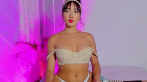 Snapshot of angelique_murphy chatting on 11-04-25, 08:35 Angelique Murphy online show from 11-04-25, 08:35