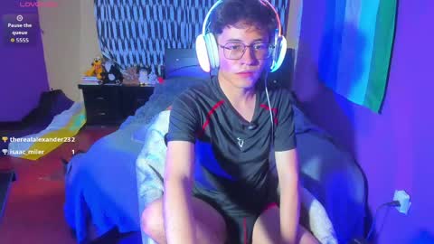 Snapshot of angelito18_twink chatting on 06-08-26, 01:28 Angel online show from 06-08-26, 01:28