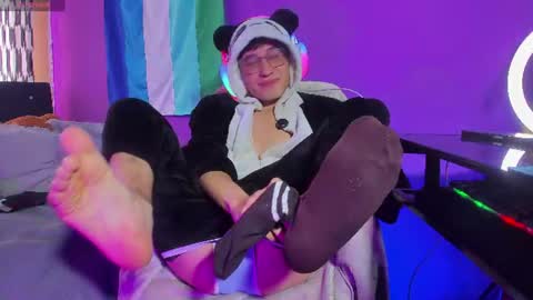 Snapshot of angelito18_twink chatting on 06-10-26, 06:07 Angel online show from 06-10-26, 06:07