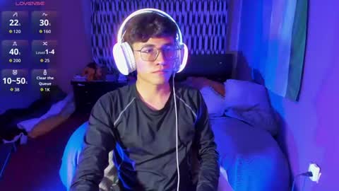 Snapshot of angelito18_twink chatting on 06-12-26, 06:01 Angel online show from 06-12-26, 06:01