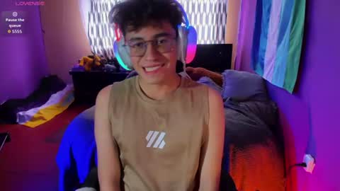 Snapshot of angelito18_twink chatting on 06-12-26, 06:51 Angel online show from 06-12-26, 06:51