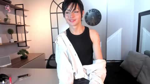 Snapshot of angell__dustt chatting on 10-18-25, 12:35 Angell Dust online show from 10-18-25, 12:35
