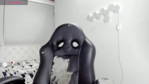 Snapshot of angell_hans11_aws chatting on 12-28-24, 06:17 Im Angel online show from 12-28-24, 06:17