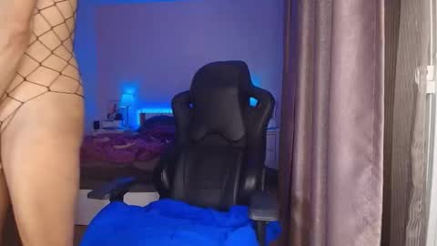 Snapshot of angellarcutie chatting on 02-07-26, 01:59 Angie online show from 02-07-26, 01:59