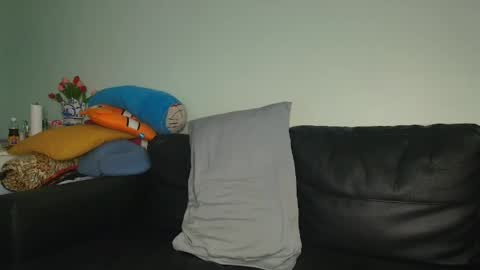 Snapshot of angellarcutie chatting on 03-22-26, 01:36 Angie online show from 03-22-26, 01:36