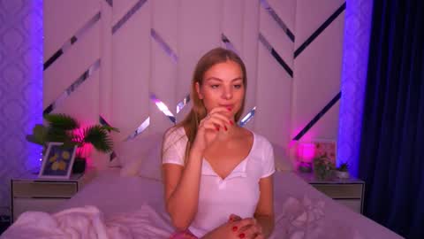 Snapshot of angelleyess chatting on 10-07-25, 03:09 angelleyess online show from 10-07-25, 03:09