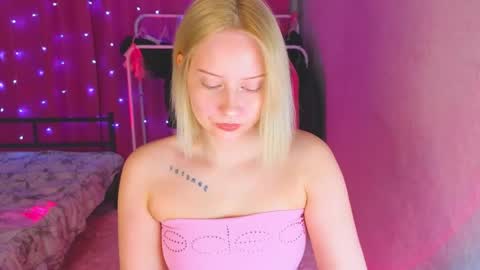 Snapshot of angellisss chatting on 03-16-26, 01:15 Cutie online show from 03-16-26, 01:15