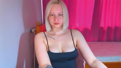 Snapshot of angellisss chatting on 05-28-26, 06:43 Cutie online show from 05-28-26, 06:43