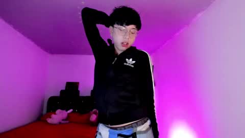 Snapshot of angellonfire chatting on 10-31-25, 12:11 Angel  online show from 10-31-25, 12:11