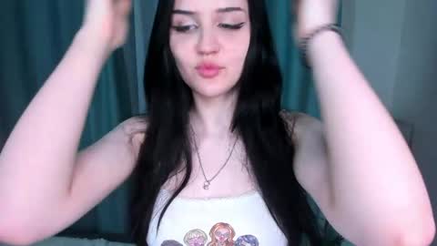 Snapshot of angellvee chatting on 05-18-26, 08:58 angellvee online show from 05-18-26, 08:58