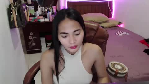 Snapshot of angelofcumx chatting on 02-20-25, 02:18 sabina online show from 02-20-25, 02:18