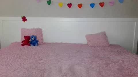 Snapshot of angels_of_passion chatting on 02-19-25, 07:50 Yana online show from 02-19-25, 07:50