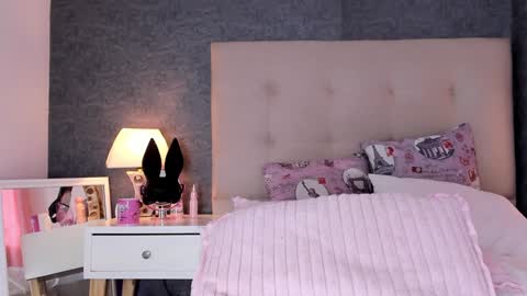 Angela online show from 01-26-25, 12:43