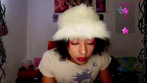 Snapshot of angelsdustxxx chatting on 12-24-24, 06:00 online show from 12-24-24, 06:00