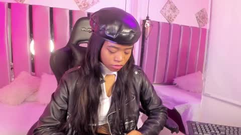 Snapshot of angelsmia_ chatting on 09-30-25, 04:39  MIA available content ask online show from 09-30-25, 04:39