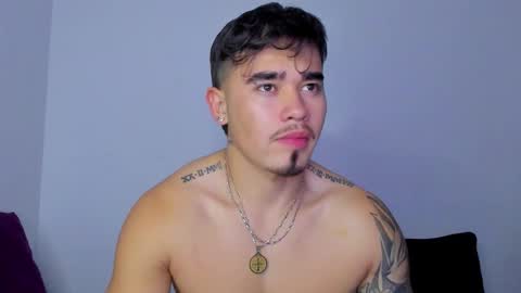 Snapshot of angelx_fox chatting on 09-18-25, 01:40 Angel Fox online show from 09-18-25, 01:40