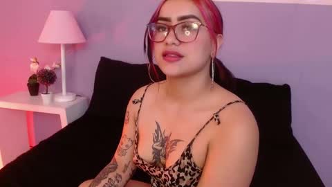 Snapshot of angie99_gh chatting on 01-22-25, 08:18 Angie online show from 01-22-25, 08:18