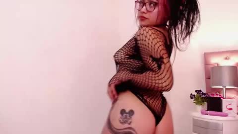 Snapshot of angie99_gh chatting on 02-23-25, 04:07 Angie online show from 02-23-25, 04:07