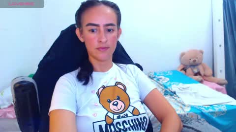 Snapshot of angie_dreamgirl chatting on 04-25-26, 10:18 IG angie dreamgirl01 online show from 04-25-26, 10:18