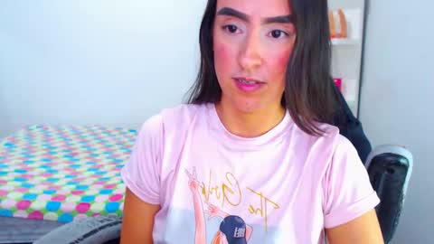 Snapshot of angie_dreamgirl chatting on 05-19-26, 11:00 IG angie dreamgirl01 online show from 05-19-26, 11:00