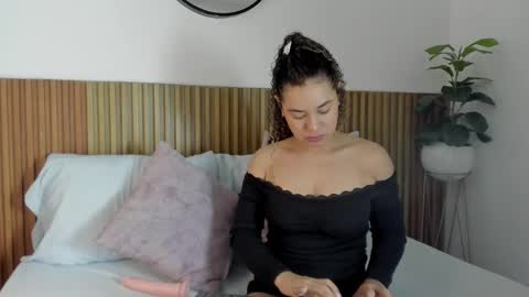 Snapshot of angie_leonn chatting on 10-15-25, 12:27 A N G I E online show from 10-15-25, 12:27