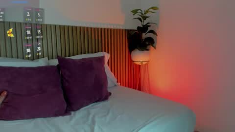 Snapshot of angie_leonn chatting on 10-23-25, 12:15 A N G I E online show from 10-23-25, 12:15