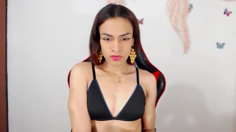 Snapshot of angie_tssex chatting on 12-28-24, 10:03 ints marianaroldan945 online show from 12-28-24, 10:03