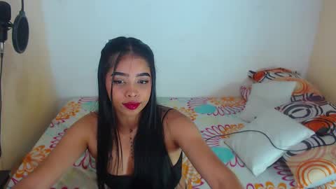Snapshot of angielee01 chatting on 01-10-25, 08:29 Angie y Andres online show from 01-10-25, 08:29
