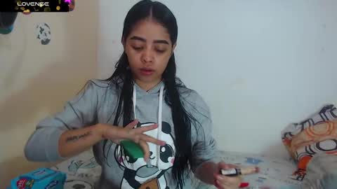 Snapshot of angielee01 chatting on 01-12-25, 10:34 Angie y Andres online show from 01-12-25, 10:34