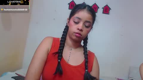 Snapshot of angielee01 chatting on 02-25-25, 01:50 Angie y Andres online show from 02-25-25, 01:50