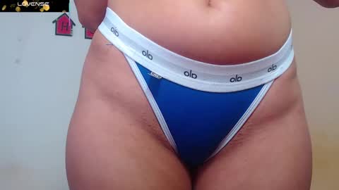 Snapshot of angielee01 chatting on 02-26-25, 11:41 Angie y Andres online show from 02-26-25, 11:41
