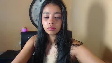 Snapshot of angielee01 chatting on 03-11-25, 01:12 Angie y Andres online show from 03-11-25, 01:12