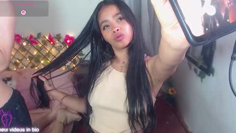Snapshot of angielee01 chatting on 10-16-25, 01:06 Angie y Andres online show from 10-16-25, 01:06