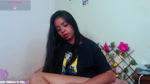 Snapshot of angielee01 chatting on 10-16-25, 01:12 Angie y Andres online show from 10-16-25, 01:12