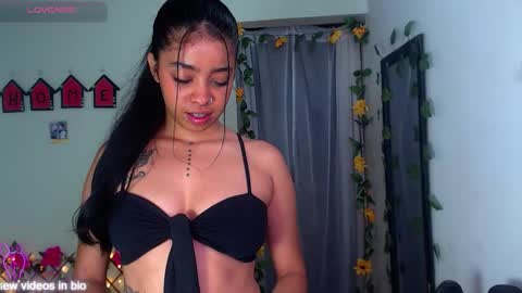 Snapshot of angielee01 chatting on 10-23-25, 11:53 Angie y Andres online show from 10-23-25, 11:53