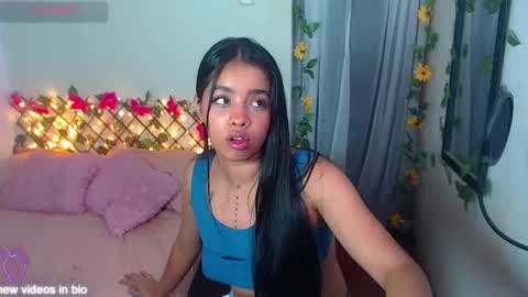 Snapshot of angielee01 chatting on 10-27-25, 11:52 Angie y Andres online show from 10-27-25, 11:52