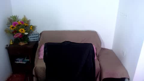 Snapshot of angielee01 chatting on 03-12-26, 02:50 Angie y Andres online show from 03-12-26, 02:50